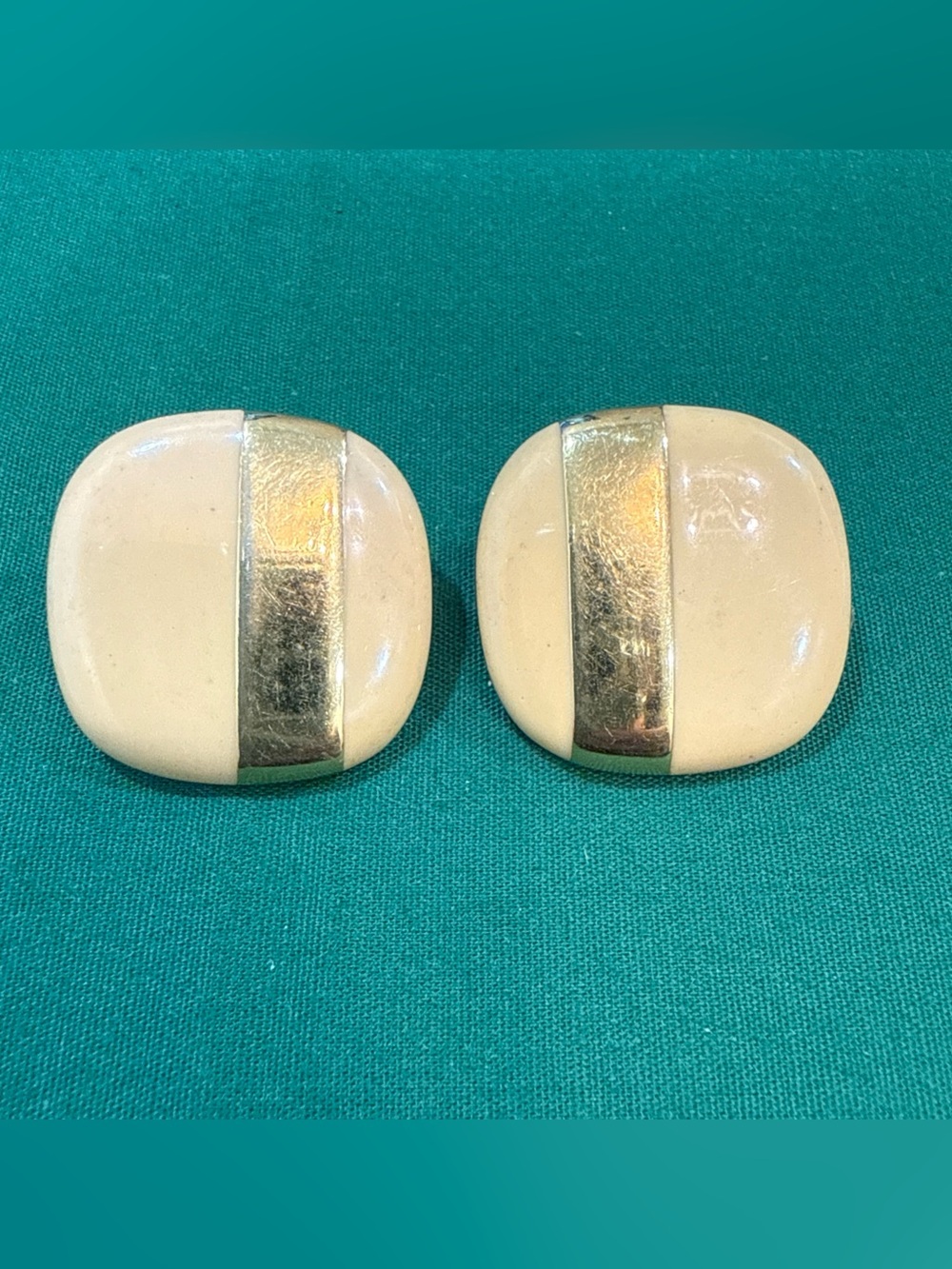 VTG Goldtone & Enamel Monet Stud Earrings 9D